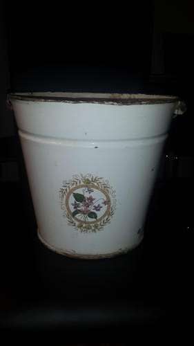 ANCIENT BUCKET WITH BEAUTIFUL ORIGINAL PICTURE WORK[C DESC.]