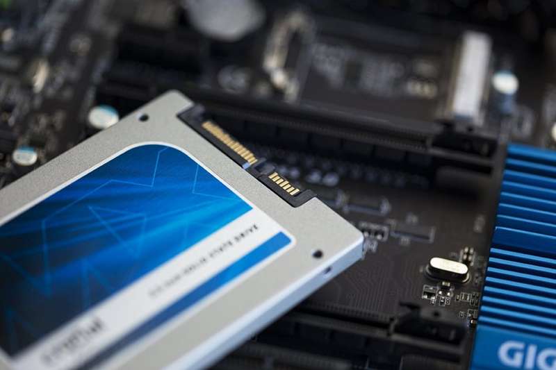 Crucial CT256MX100 MX100 256GB 2.5" SATA III 6GB/s Solid State Drive (256 GB SSD LAPTOP Hard Drive)L