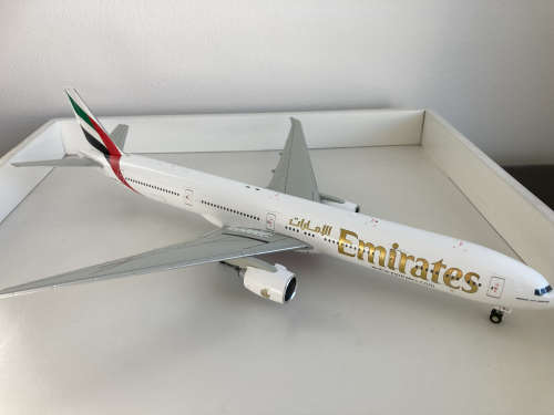 Emirates Boeing 777-300 diecast 1:200 model