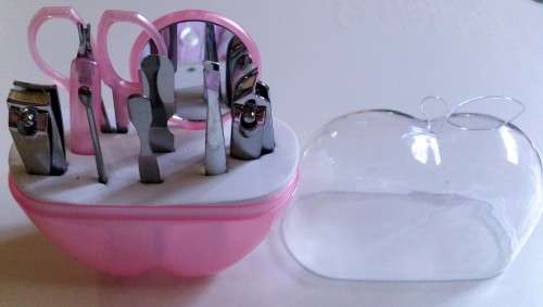 Beautiful Apple Manicure set - Perfect Gift Idea for any young Lady !!