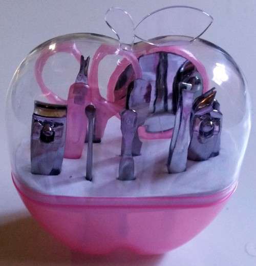Beautiful Apple Manicure set - Perfect Gift Idea for any young Lady !!