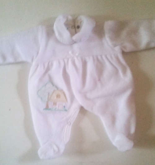 White SUPER soft Baby Grow   0-3 Months
