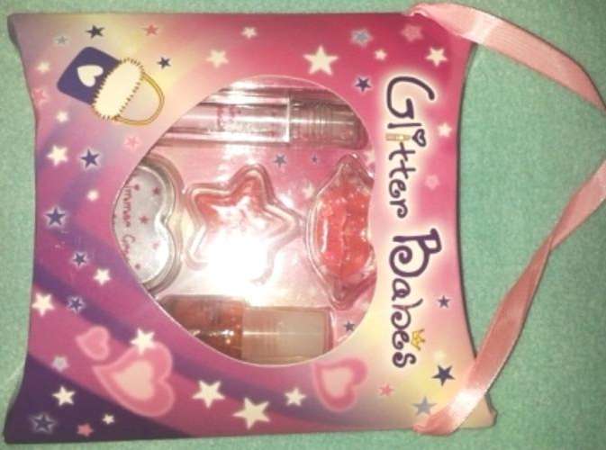 Glitter Babes Make-Up Set for the young ladies !!