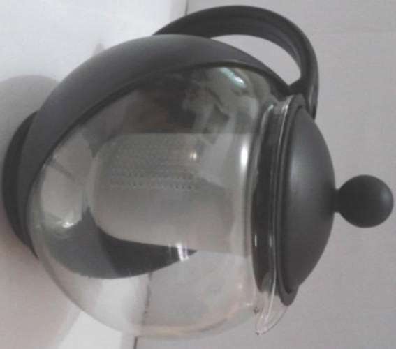 Mr Price - Stunning Little Teapot with Strainer built in!!
