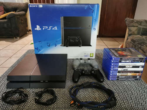 Sony Playstation 4 With 2 Remotes And 9 Games
