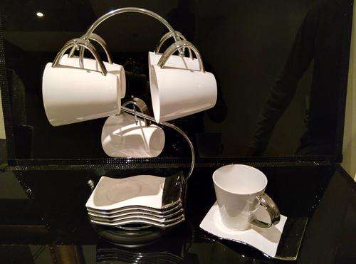 **BARGAIN**6PC Tea Set with Stand (R1199!!!)