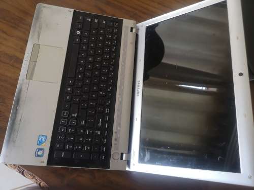Samsung RV511 Laptop(PLEASE READ DESCRIPTION!!)
