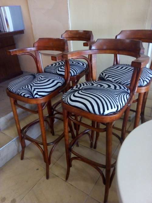 Bar stool