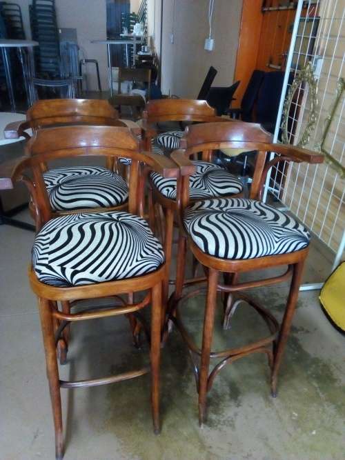 Bar stool