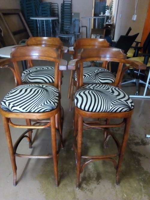 Bar stool
