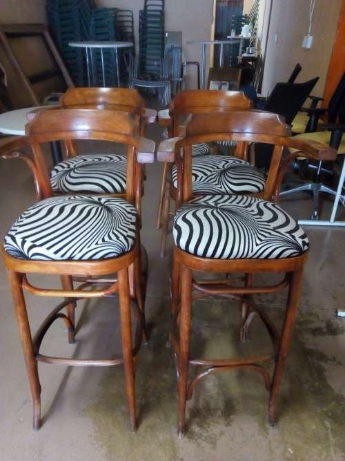 Bar stool