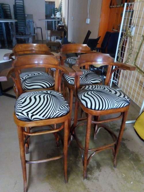 Bar stool