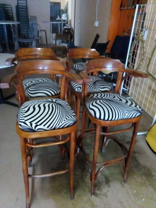 Bar stool