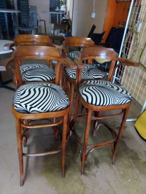 Bar stool