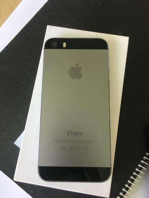 Space Gray iPhone 5S 16GB in Excellent Condition - R3000 onco