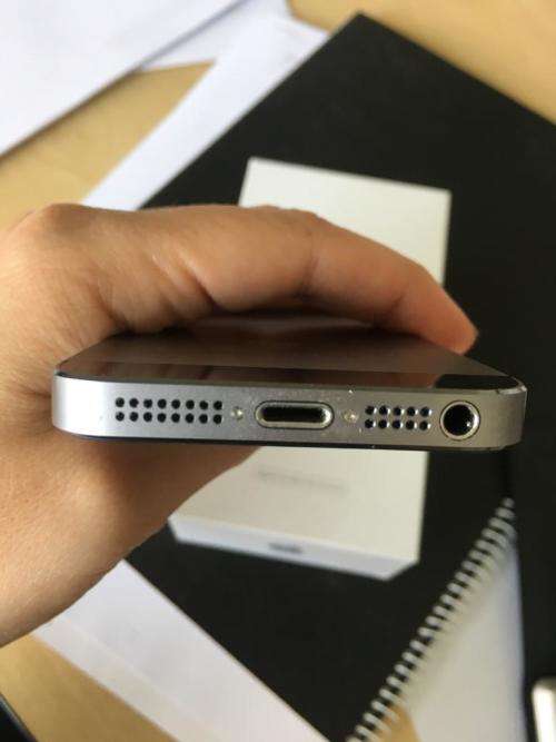 Space Gray iPhone 5S 16GB in Excellent Condition - R3000 onco