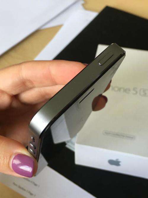 Space Gray iPhone 5S 16GB in Excellent Condition - R3000 onco