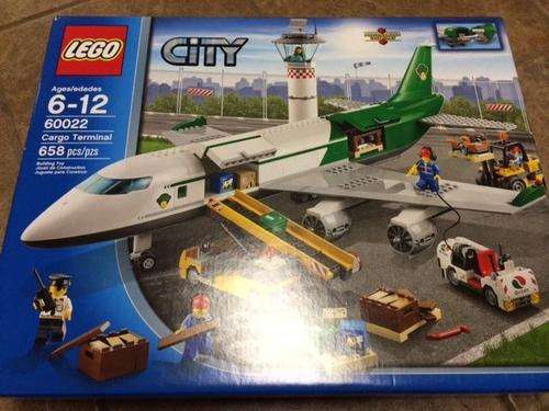 Lego City 60022 Cargo Terminal NEW Sealed 658 Pieces