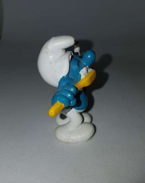 Vintage Smurf Brushing Teeth PVC Figure Peyo Schleich 1980 Smurfs Figurine