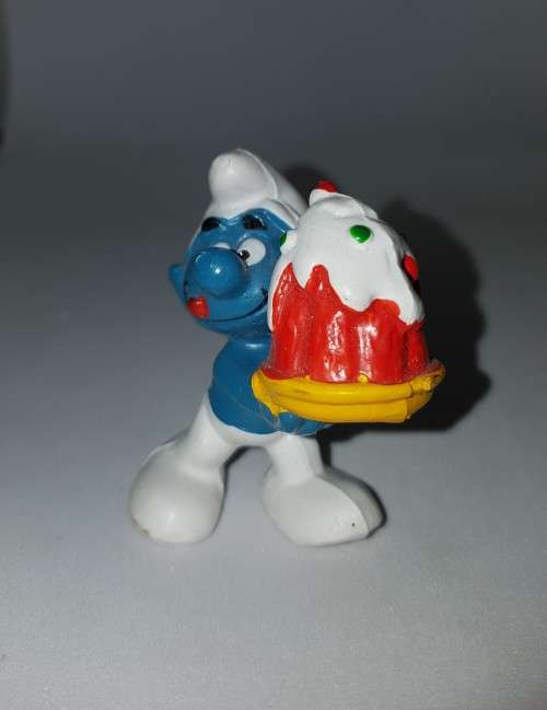 Peyo SMURF with CAKE dessert FIGURINE original smurfs PVC Schleich VINTAGE pie
