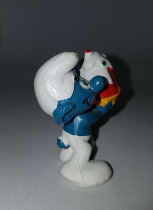 Peyo SMURF with CAKE dessert FIGURINE original smurfs PVC Schleich VINTAGE pie