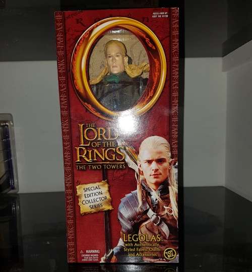 The Lord of the Rings The Two Towers Legolas Deluxe Action Figure