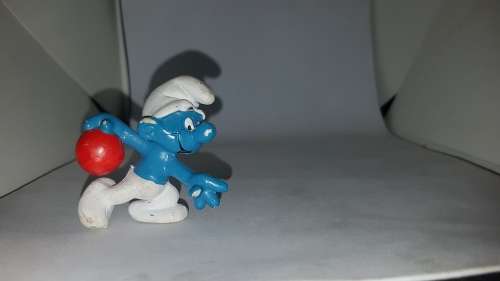 Bowler Smurf w/Red Ball, Vintage Retired Peyo Figure, by Schleich, No.20051