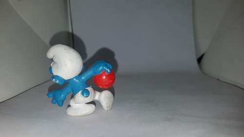 Bowler Smurf w/Red Ball, Vintage Retired Peyo Figure, by Schleich, No.20051