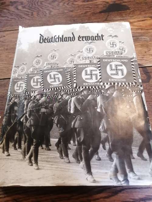 DEUTSCHLAND ERWACHT -  Nazi Propaganda cigarette card book (complete)