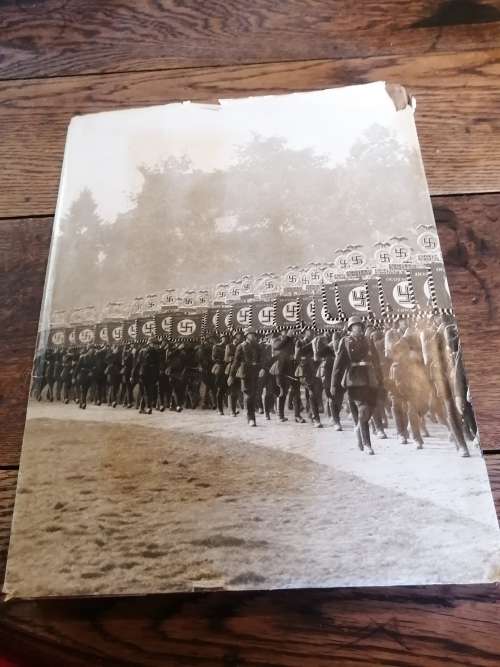 DEUTSCHLAND ERWACHT -  Nazi Propaganda cigarette card book (complete)