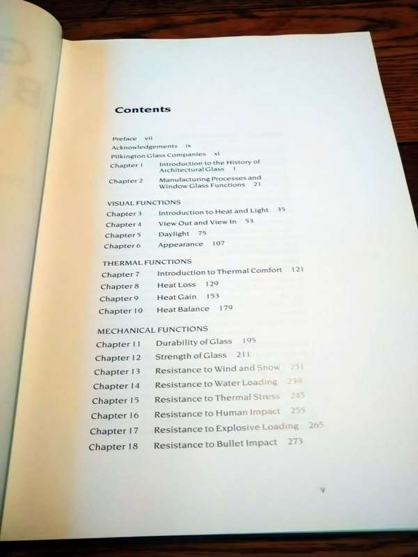 GLASS IN BUILDING - David Button (ed)