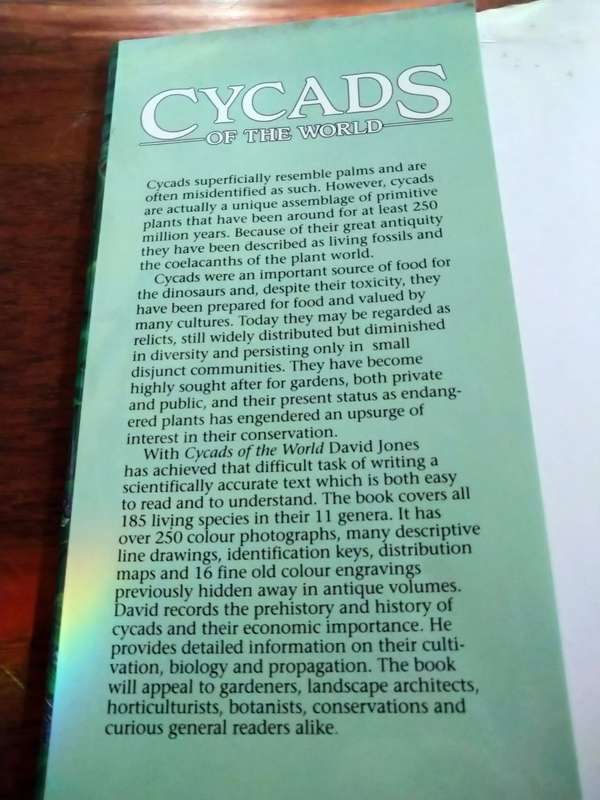 CYCADS OF THE WORLD: Ancient Plants in Today's Landscape - David L Jones