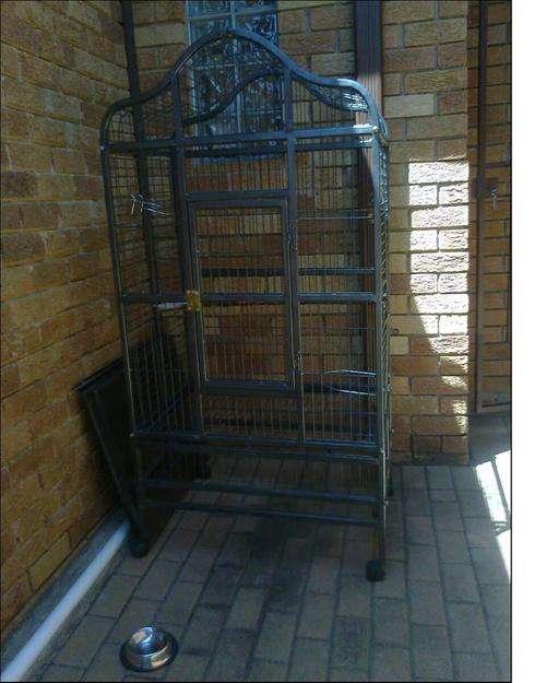 Deluxe Parrot Cage on Wheels