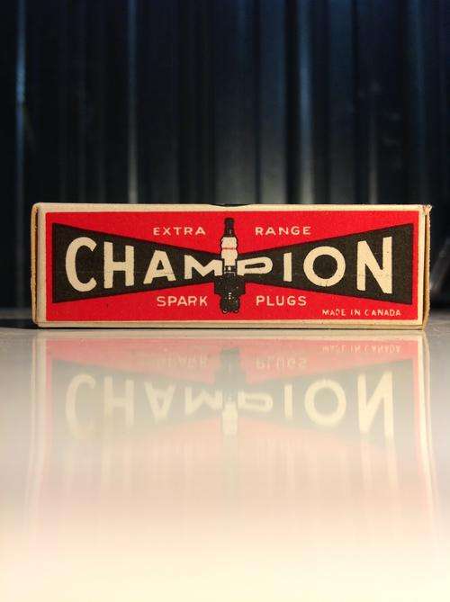 RARE Petronalia!!!!! Vintage CHAMPION Spark plug in original box for signage display or collection.