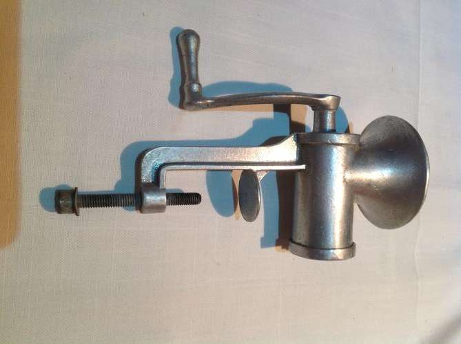 VINTAGE MINI MEAT GRINDER