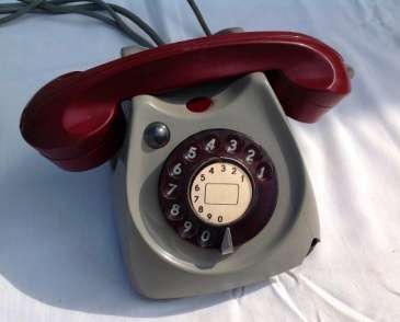 VINTAGE TELEPHONE NICE COLOUR!