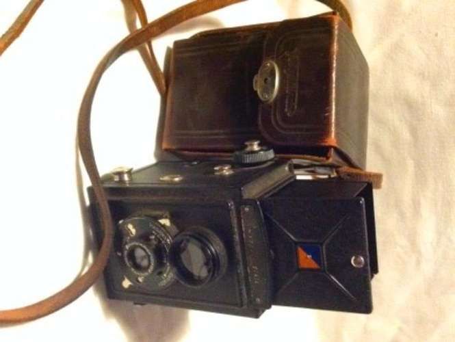 STUNNING VERY RARE IN S.A. VINTAGE TLR VOIGHTLANDER BRILLANT WITH LEATHER BAG
