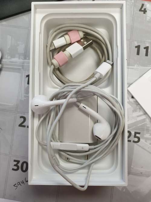 Apple iphone 7 Silver ,32GB Storage ,reduced price now