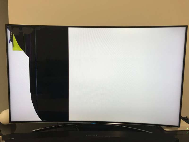 BROKEN 55" curved 3D LED FHD TV for sale (for parts/other)