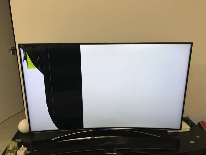 BROKEN 55" curved 3D LED FHD TV for sale (for parts/other)