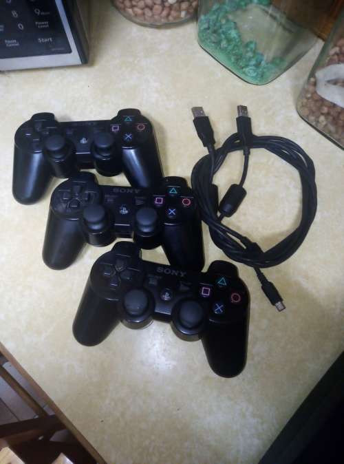 PS3 SLIM CONSOLE 160GB WITH 3X BLUETOOTH ORIGINAL SONY  CONTROLS