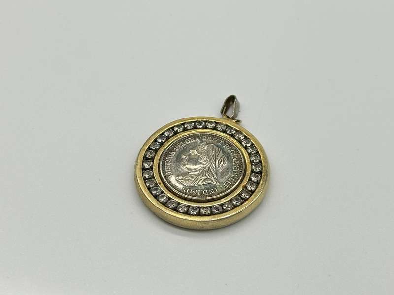 (Rare Collectable) Queen Victoria 18K R.G.P. Rolled Gold Plated Pendant with Diamante