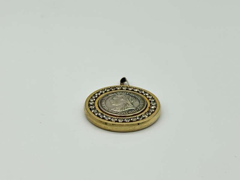 (Rare Collectable) Queen Victoria 18K R.G.P. Rolled Gold Plated Pendant with Diamante