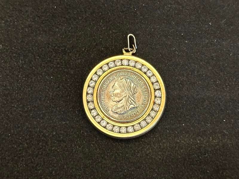 (Rare Collectable) Queen Victoria 18K R.G.P. Rolled Gold Plated Pendant with Diamante
