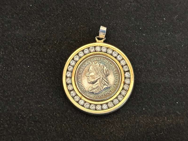(Rare Collectable) Queen Victoria 18K R.G.P. Rolled Gold Plated Pendant with Diamante