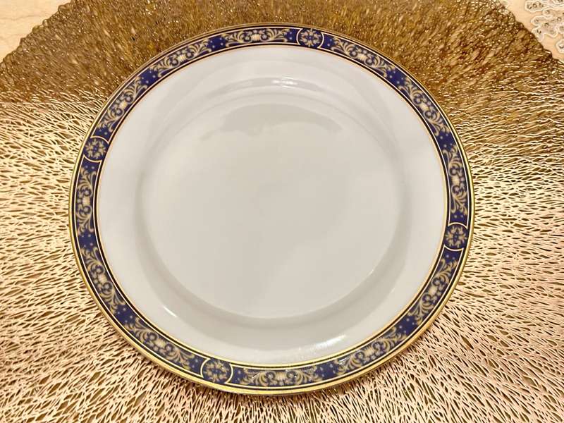 EXQUISITE VINTAGE ROYAL AVON PLATES (21cm) Impero Blue & Gold - Set of 7