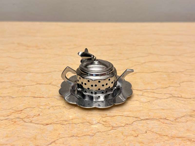 RARE FIND EXQUISITE ONE CUP VINTAGE TEA STRAINER