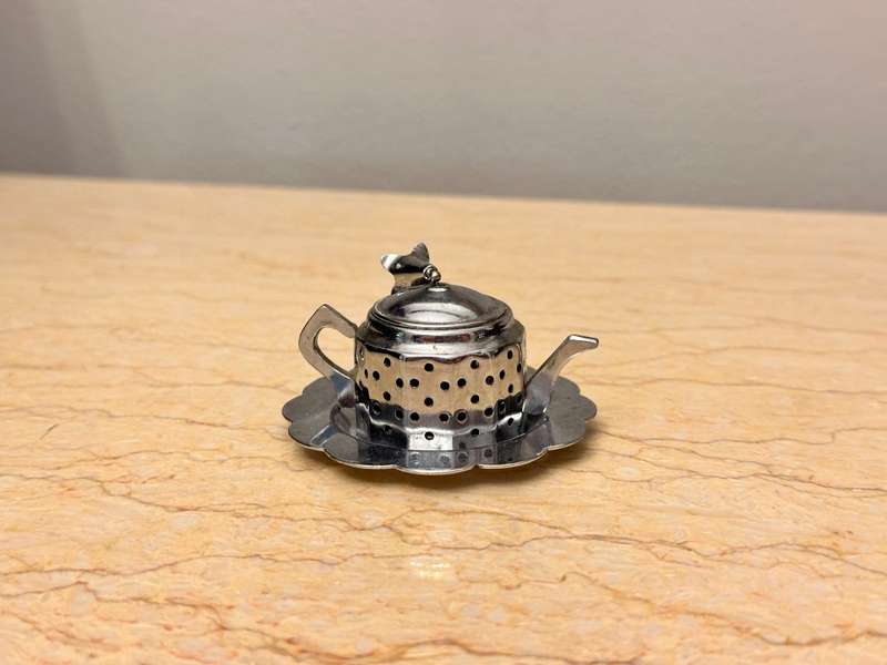 RARE FIND EXQUISITE ONE CUP VINTAGE TEA STRAINER