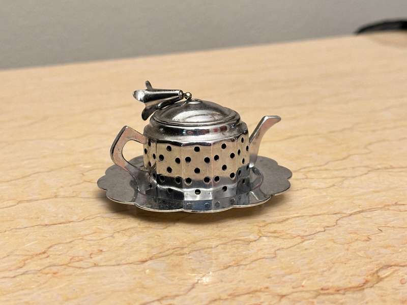 RARE FIND EXQUISITE ONE CUP VINTAGE TEA STRAINER