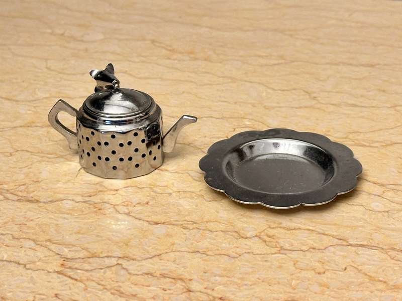 RARE FIND EXQUISITE ONE CUP VINTAGE TEA STRAINER
